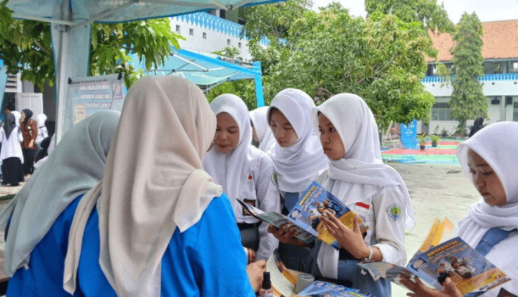 UBSI Kampus Tangerang meriahkan Edufair SMAN 20 Kabupaten Tangerang dengan booth informatif yang ramai dikunjungi siswa