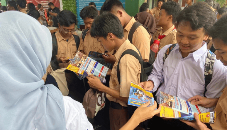 SMK Tunas Harapan Jakarta Barat antusias mengikuti pemaparan tim UBSI