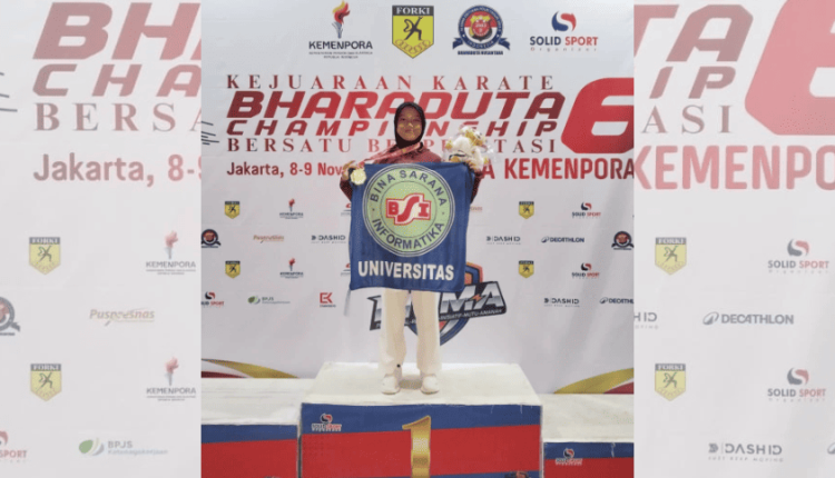 Mahasiswa UBSI berpose usai berhasil meraih podium pada Kejuaraan Bharaduta Open VI 2025