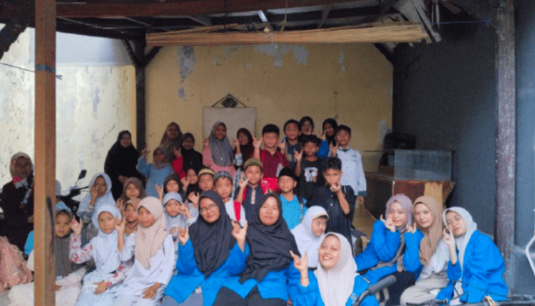 Foto bersama mahasiswa UBSI dan peserta Yayasan Al-Hidayah setelah pelaksanaan penyuluhan pembelajaran agama