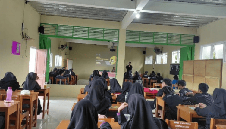 Suasana Workshop AI Jadi Gerbang Baru Generasi Kreatif Digital SMK Avicena