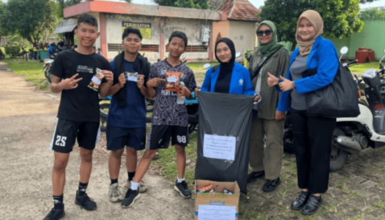 Mahasiswa UBSI Gelar Aksi Peduli Lingkungan dengan Kampanye Tukar Botol Bekas di GOR Cendrawasih