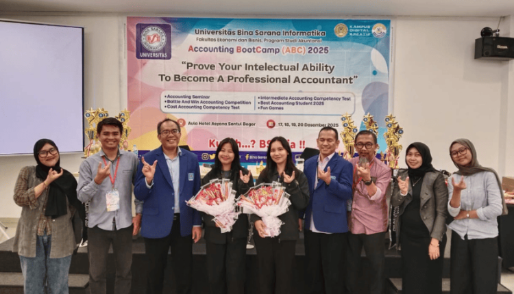 Foto bersama Gian Rei dan Kimberly, mahasiswa University of Northern Philippines, bersama tim UBSI saat mengikuti Accounting Bootcamp UBSI 2025