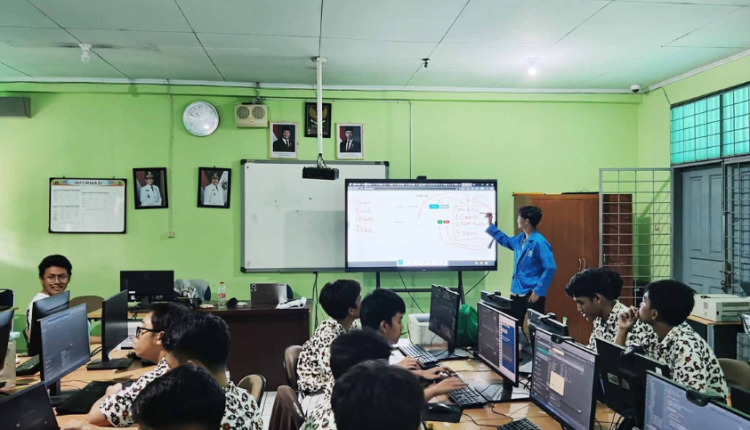 mahasiswa prodi Sistem informasi magang