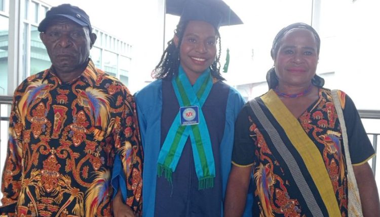 Air Mata Perjuangan Menjadi Air Mata Kemenangan, Riana Persembahkan Gelarnya untuk Orang Tua dari Papua