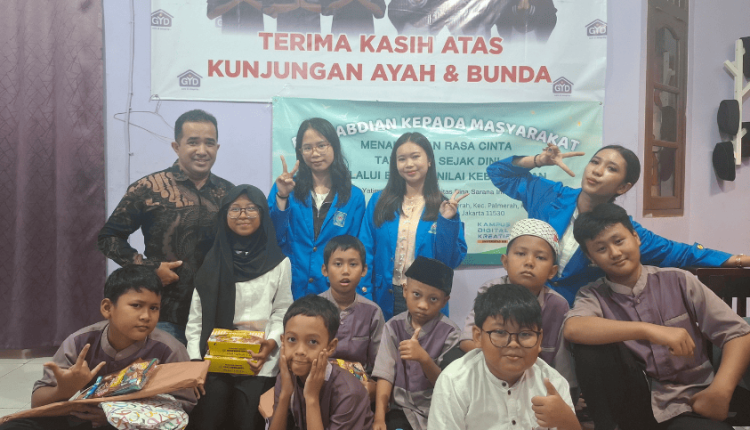 Foto bersama Mahasiswa UBSI Kampus Slipi saat melaksanakan kegiatan Pengabdian kepada Masyarakat