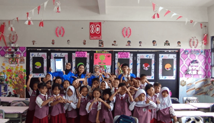Foto bersama mahasiswa UBSI Kampus Kramat 98 usai melaksanakan kegiatan