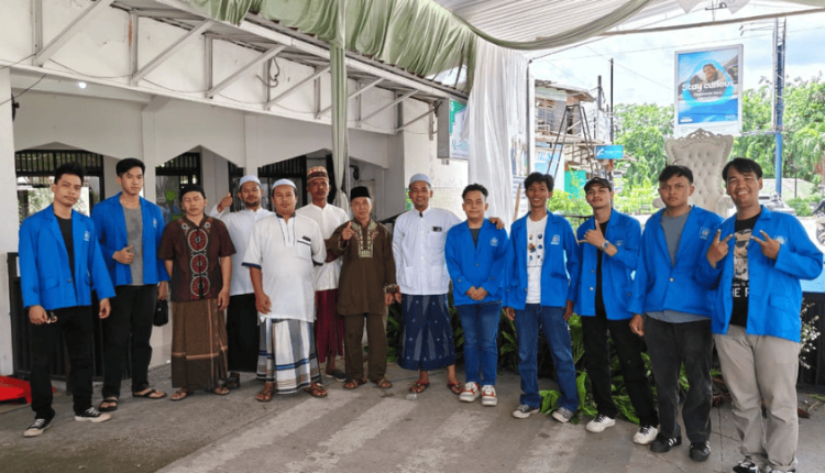 Foto bersama mahasiswa UBSI Kampus Kaliabang dan warga usai kegiatan pengabdian masyarakat pasca perayaan Maulid Nabi di lingkungan Masjid Al-Hidayah