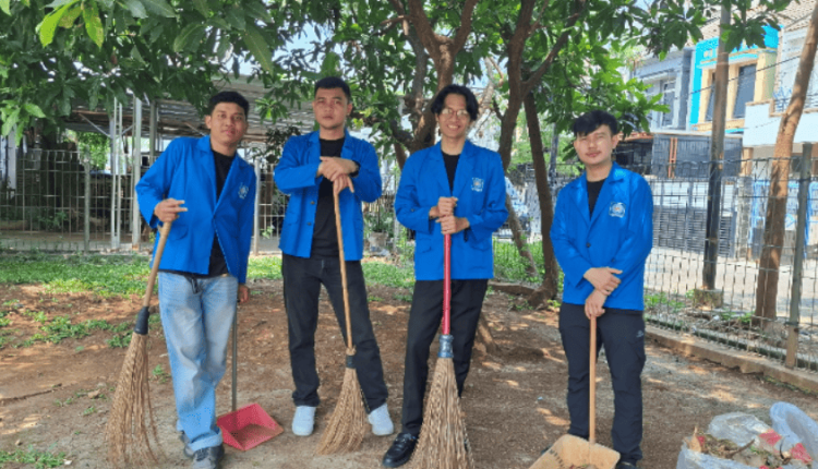 Mahasiswa UBSI setelah melaksanakan kegiatan kerja bakti