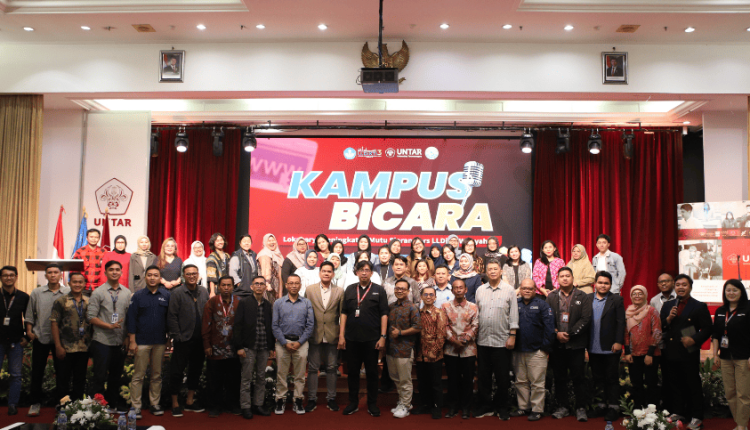 Foto bersama peserta Lokakarya Peningkatan Mutu Siaran Pers LLDIKTI Wilayah III di Universitas Tarumanagara.