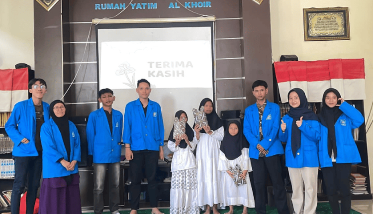 Foto bersama mahasiswa UBSI dengan pengurus dan anak-anak Panti Asuhan Al-Khoir
