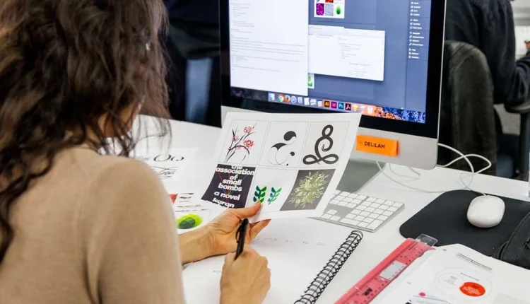 Aplikasi Favorit Mahasiswa Prodi Desain Komunikasi Visual (DKV) sebagai Penopang Kreativitas di Era Digital