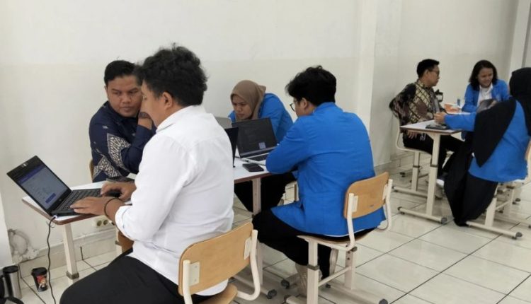 Tak Hanya Lulus Kuliah, Mahasiswa UBSI Kantongi Sertifikasi Analis Program