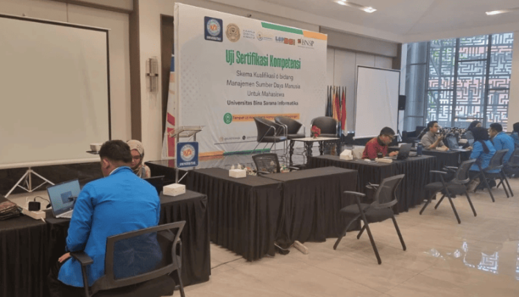 Kepala Kampus UBSI Jatiwaringin Monitoring Uji Sertifikasi Kompetensi MSDM