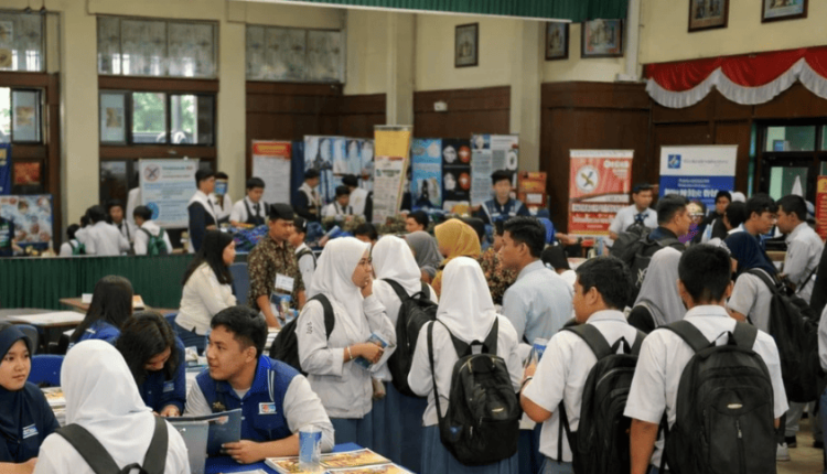 UBSI Hadir Edufair SMAN 19 Kota Bekasi