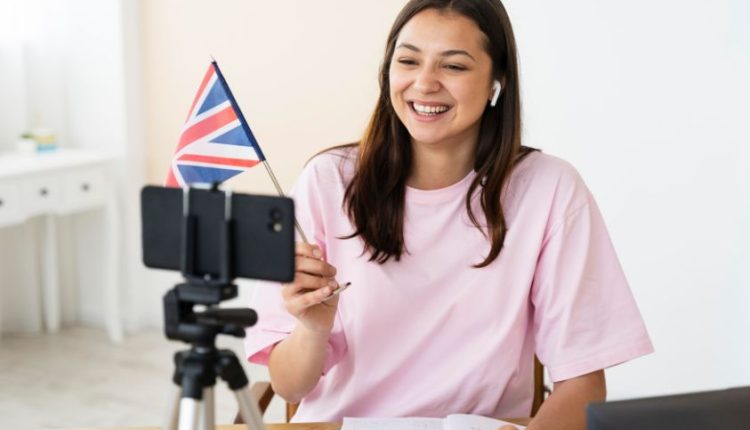 Kenapa Sastra Inggris Bikin Kamu Stand Out di Era Digital