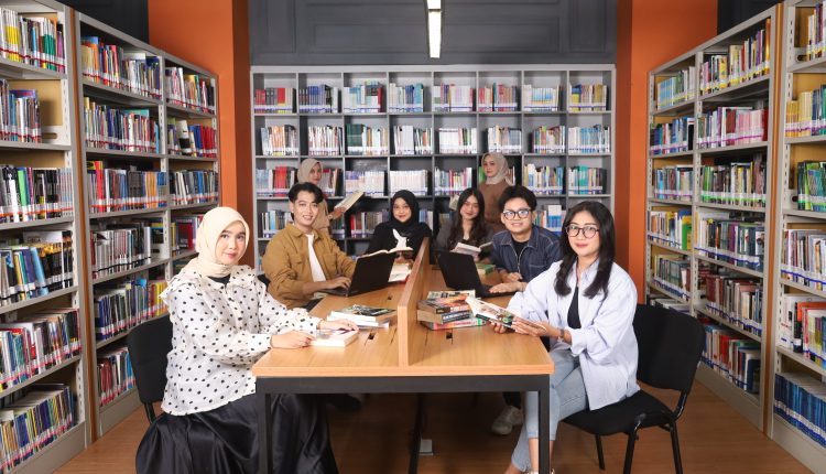 Peran Kampus dalam Mempersiapkan Generasi Digital Siap Kerja di Era Industri