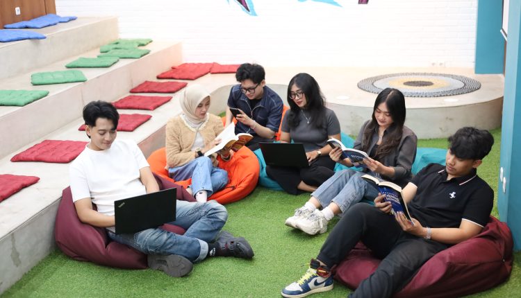 Kelas Karyawan Hybrid UBSI Kampus Karawang, Solusi Nyata untuk Pekerja Profesional