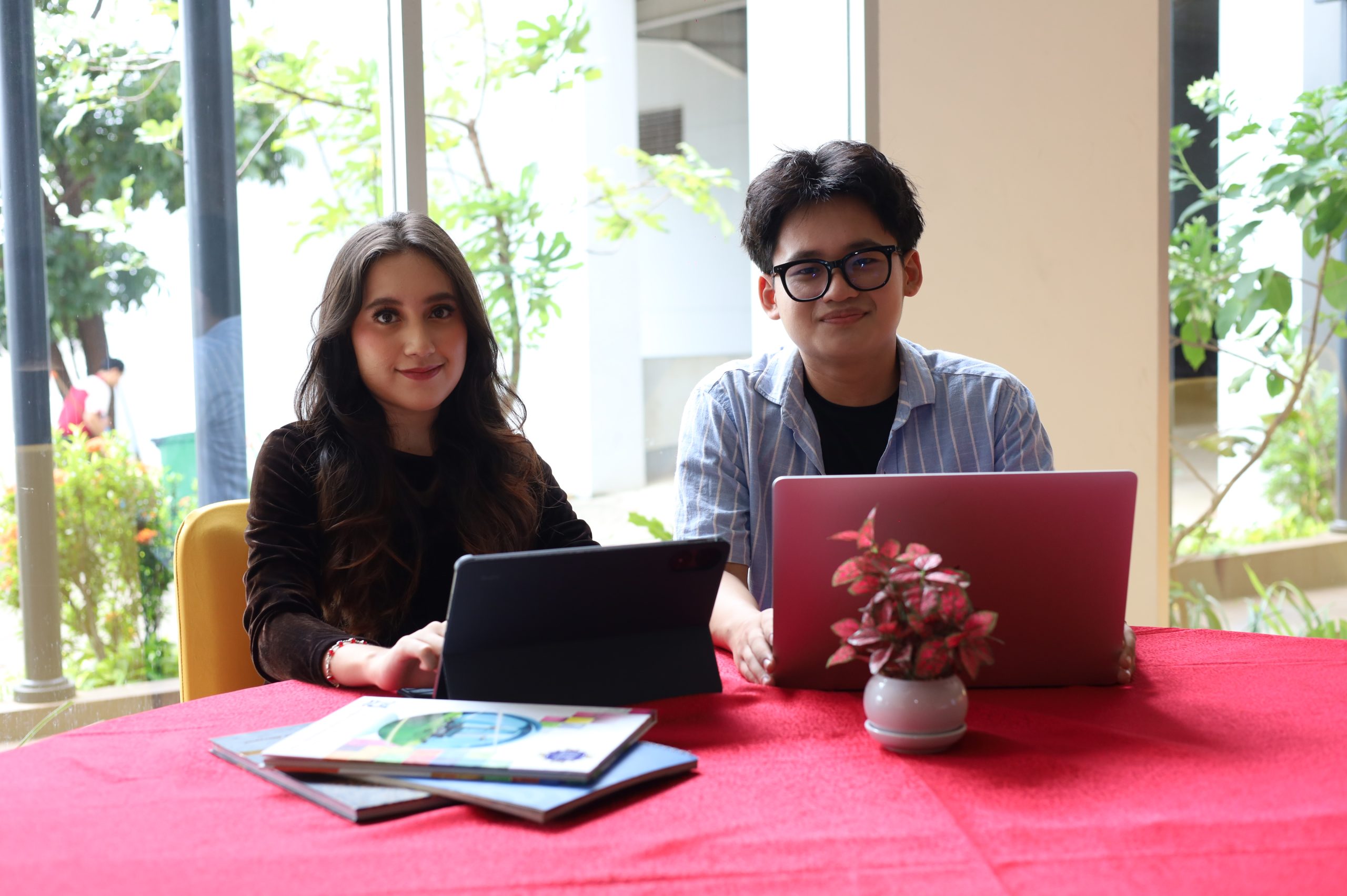 Bukan Sekadar Coding: Mengapa Sistem Informasi Menjadi Otak di Balik Perusahaan Raksasa