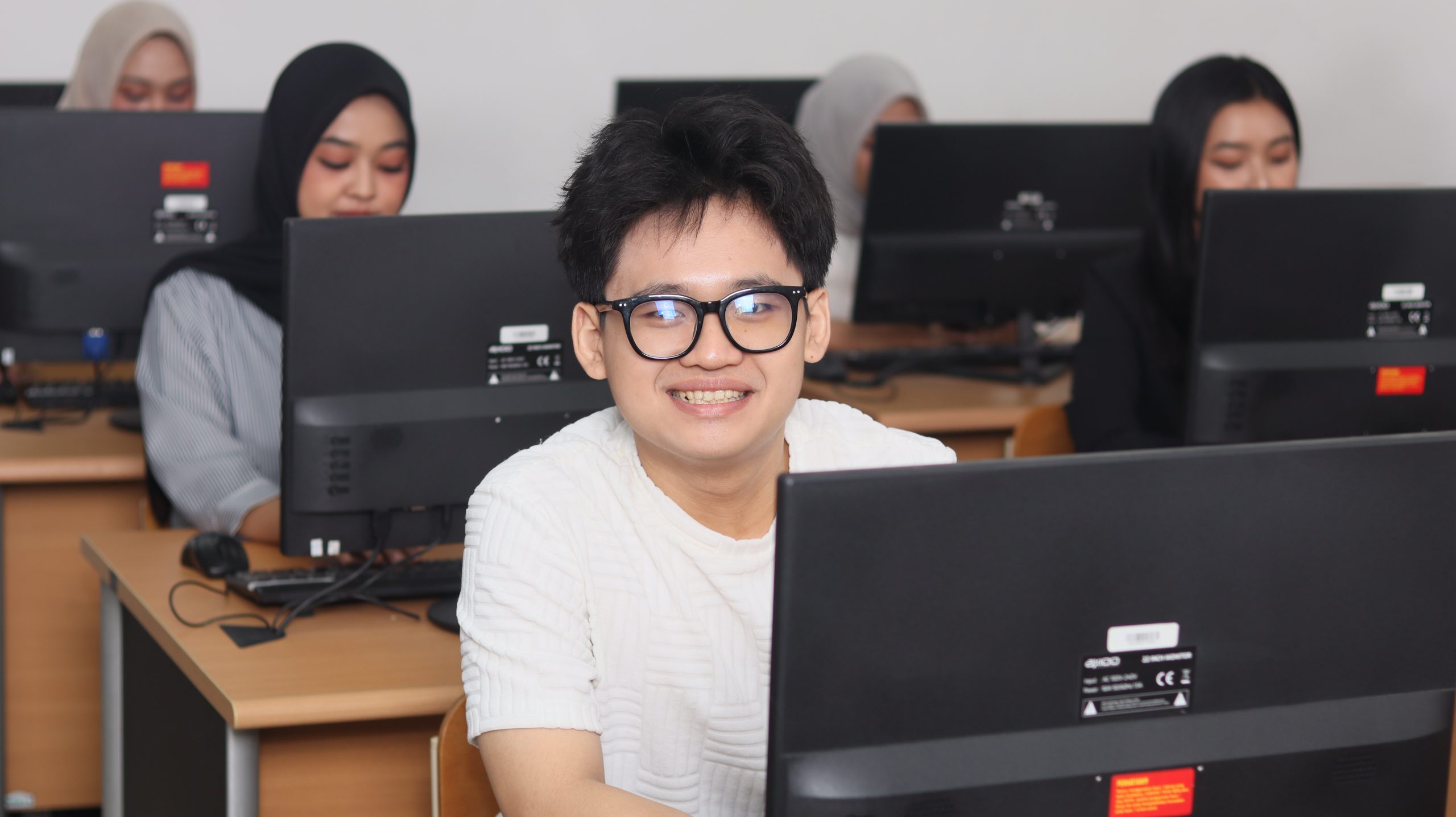 Bukan Sekadar Coding: Mengapa Sistem Informasi Menjadi Otak di Balik Perusahaan Raksasa