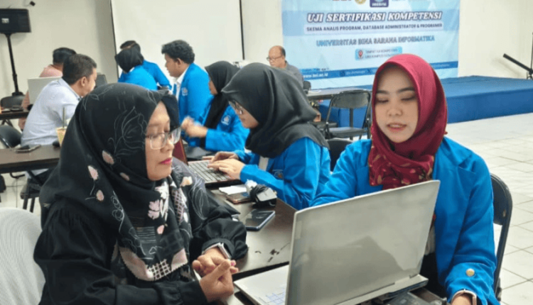 Mahasiswa UBSI