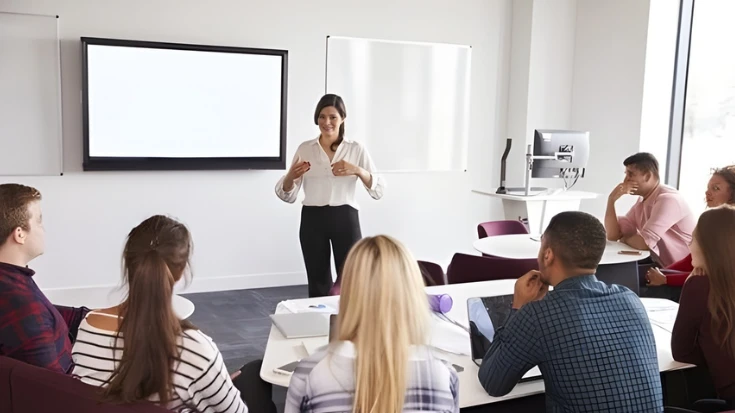 No More Hustle Culture: Cara Cerdas Bangun Karier Sejak Bangku Kuliah