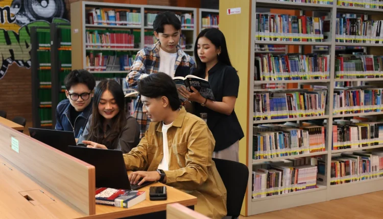 Ragam Beasiswa Buka Jalan Kuliah bagi Calon Mahasiswa Berprestasi