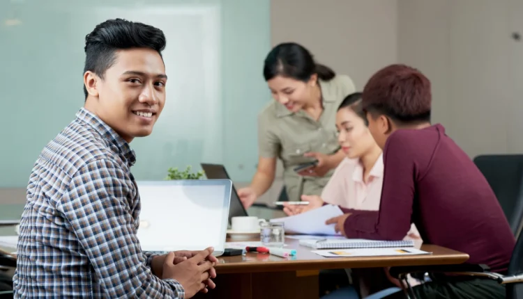 Dari Kampus ke Industri: Peran PKL dalam Membentuk Karakter Profesional Mahasiswa