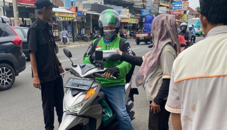 Aksi Nyata Kampus Digital Kreatif, Nasi Box UBSI Kampus Jatiwaringin Jadi Berkah Pekerja Jalanan