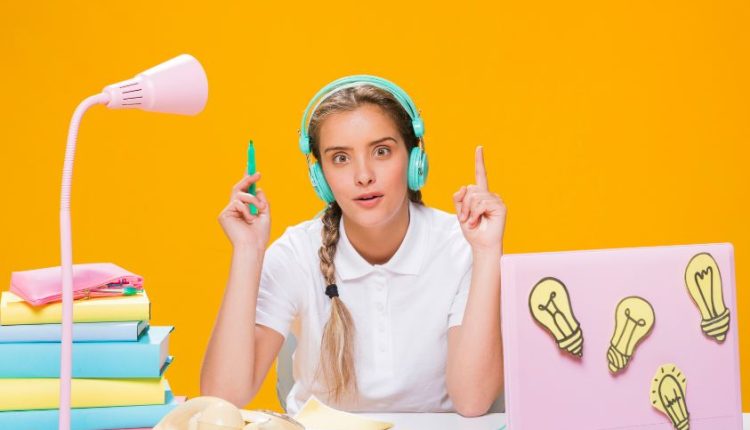 Jadi Mahasiswa Cerdas, Cara Mengembangkan Pola Pikir Kritis di Era Digital