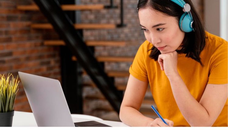 Belajar Nggak Harus di Kelas, Ini Cara Mahasiswa Maksimalkan Teknologi di Era Digital
