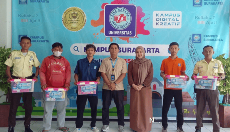 UBSI Kampus Solo Bagikan Bingkisan Lebaran kepada Petugas Kampus sebagai Wujud Kepedulian dan Silaturahmi