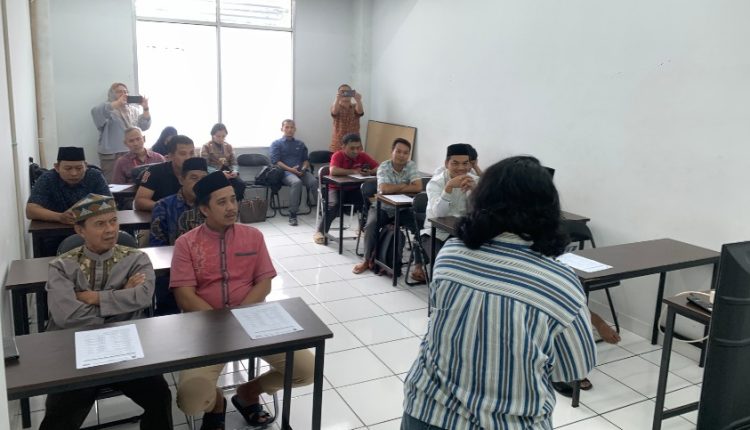 Dosen UBSI Kenalkan AI ke Warga Serpong