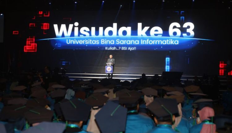 LLDIKTI Ingatkan Wisudawan UBSI: Dunia Kerja Butuh Karakter, Bukan Sekadar Pintar