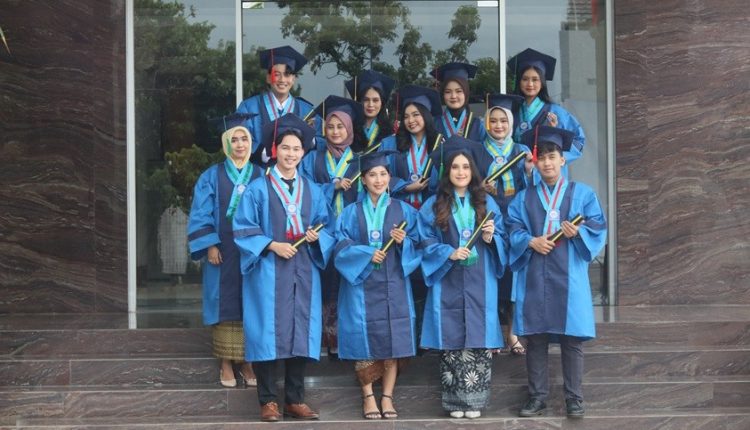 wisuda ke-63