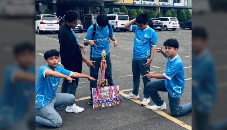Tak Gentar Lawan Tim Juara, SMAN 3 Purwakarta Sukses Naik Podium MLBB
