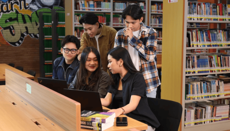belajar langsung dari praktisi industri