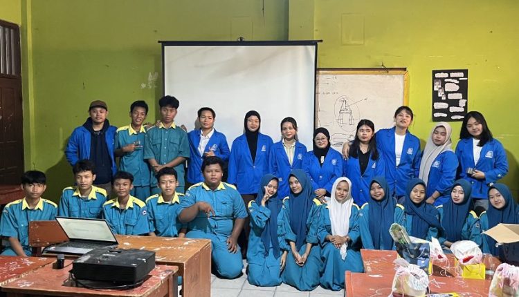 Mahasiswa UBSI Gelar Edukasi “Hak untuk Memilih” bagi Siswa SMK Attaqwa 01 Tarumajaya