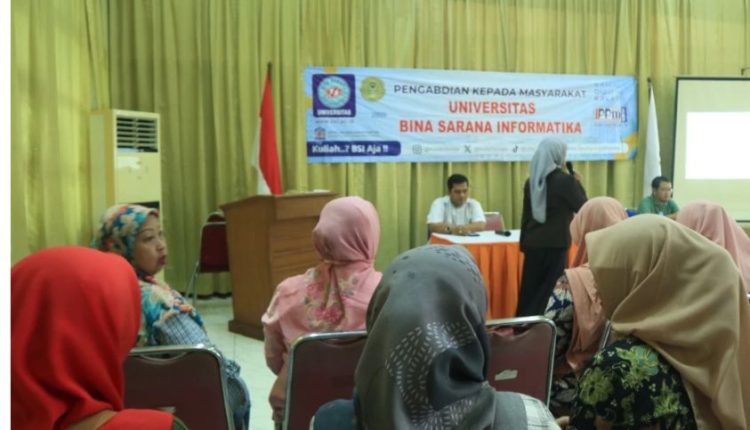 UBSI Tingkatkan Literasi Digital Kelompok PKK RW 02 Cibubur melalui Pelatihan Teknologi Informasi