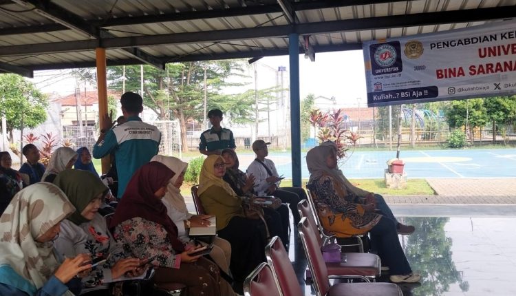 Pengurus PKK RW 013 Cibubur Antusias Ikuti Pelatihan Desain Konten Canva dari UBSI