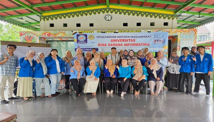 UBSI Dorong Literasi Digital Kader PKK melalui Pelatihan Desain Poster Canva