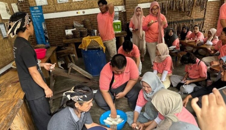 Mahasiswa UBSI Eksplorasi Desa Wisata Cireundeu, Dorong Edukasi, Ekonomi, dan Ekologi Berkelanjutan