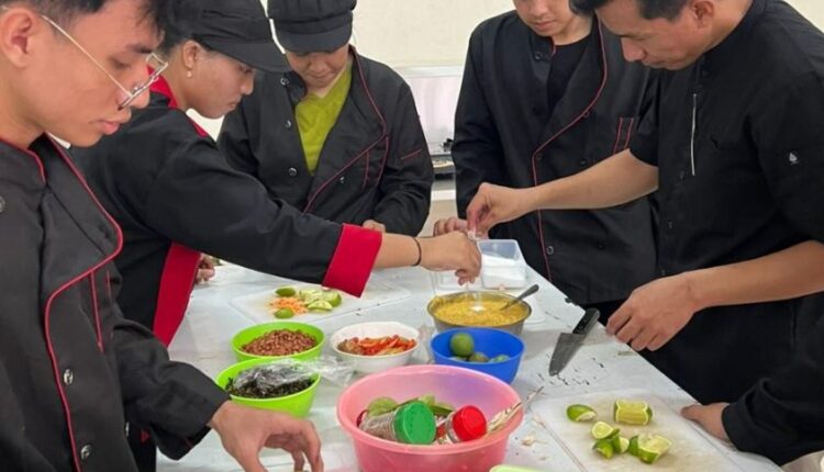 Mahasiswa Perhotelan UBSI Asah Skill Food Presentation Lewat Workshop Modern Food Plating