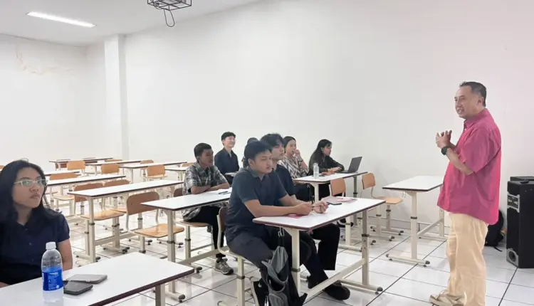 Akademisi Malaysia Bekali Mahasiswa Perhotelan UBSI Kampus Yogyakarta dengan Metode Penelitian Sosial