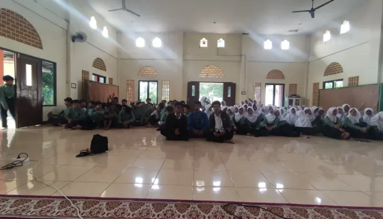 Mahasiswa UBSI Kampus Cilebut Gelar Edukasi Toleransi Beragama di MTs Sirojul Munir