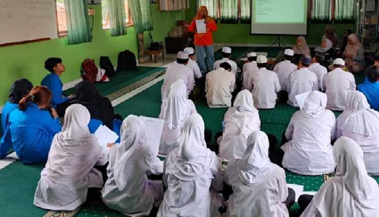 Dosen UBSI Latih Pemuda Cempaka Putih