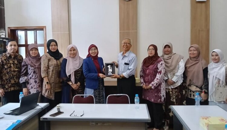 UBSI Benchmarking ke UGM