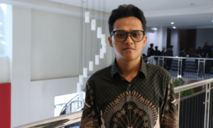 Di tengah kemegahan acara Orientasi Akademik (Ormik) dan Seminar Motivasi (Semot) UBSI 2026 tersebut, sorot lampu tertuju pada seorang pemuda bersahaja. Namanya Muhammad Taufan.