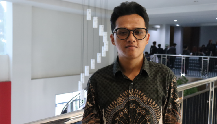 Di tengah kemegahan acara Orientasi Akademik (Ormik) dan Seminar Motivasi (Semot) UBSI 2026 tersebut, sorot lampu tertuju pada seorang pemuda bersahaja. Namanya Muhammad Taufan.